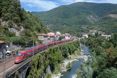 El informe 'Better Connected 2025' de Hitachi Rail revela el aumento de los viajes de alta velocidad 
